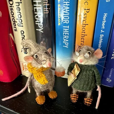 Handgefertigte Filzmaus | Weihnachtsdeko & Geschenkidee | Nadelgefilzt aus Wolle & Stoff | Nachhaltig