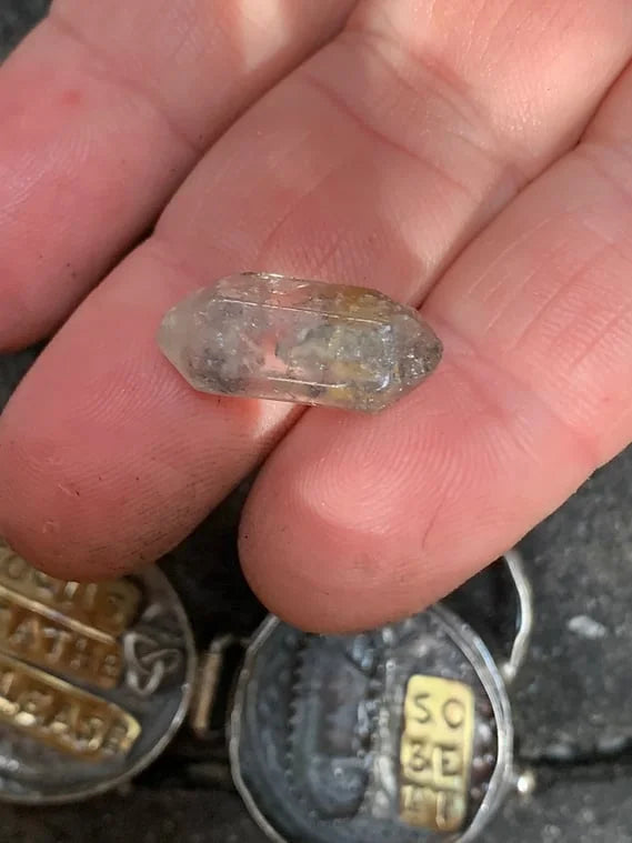 Silber Medaillon | Handgefertigt aus recyceltem Silber | Dreifach-Mondin & Baum des Lebens | Mit Bergkristall