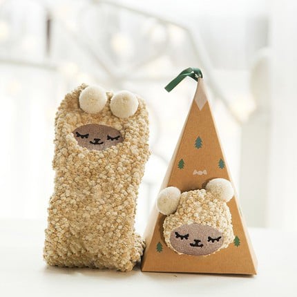 Weihnachts-Socken im Geschenkbox-Design | Flauschige Haus- & Kuschelsocken | Universalgröße