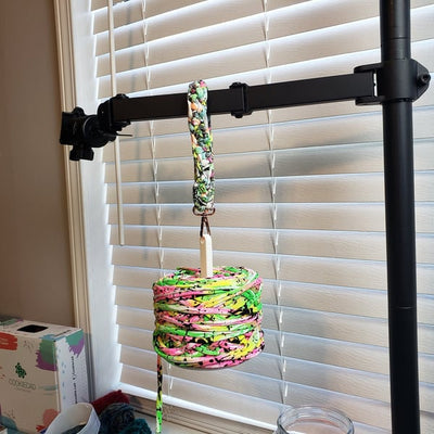 Tragbarer Garnhalter | Drehbare Spindel | Holz & BPA-freier Kunststoff | YarnMate