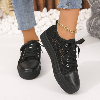 Schicke und luftige Spitzensneaker