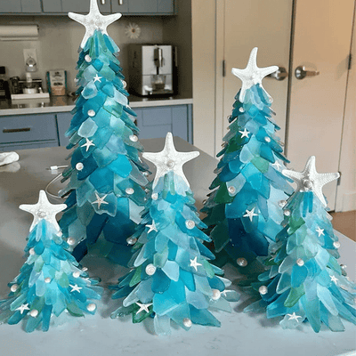 Weihnachtsbaum aus Meerglas-Imitat | Handgefertigt | Blau-Grün-Türkis | Mit Muscheln & Seesternen