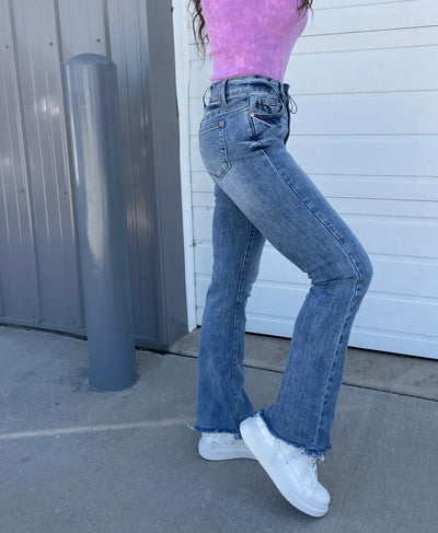 Damen Bootcut Jeans | Hohe Taille | Stretch Denim mit Fransen-Saum | Figurbetonte Passform