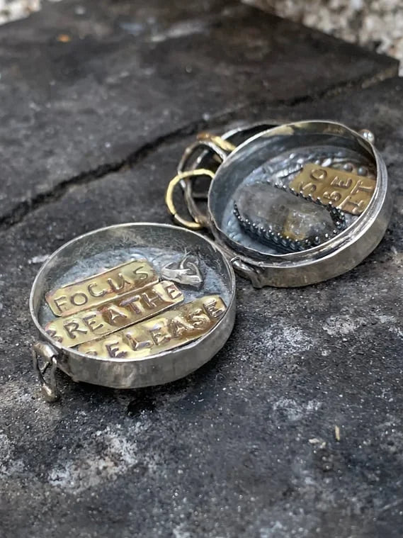 Silber Medaillon | Handgefertigt aus recyceltem Silber | Dreifach-Mondin & Baum des Lebens | Mit Bergkristall