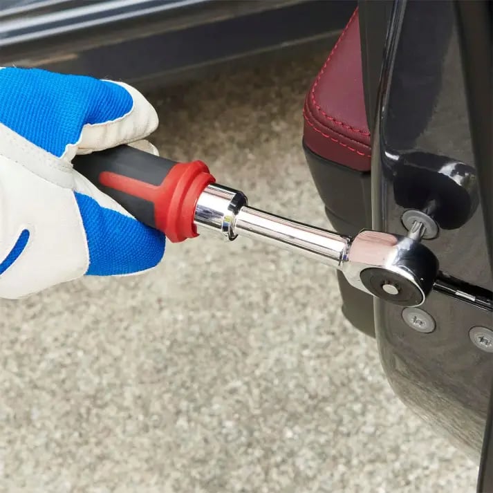 Elektrische Ratsche | Kompaktes Design mit 6° Vorschubwinkel | 31-teiliges Präzisions-Werkzeugset inkl. Tragetasche