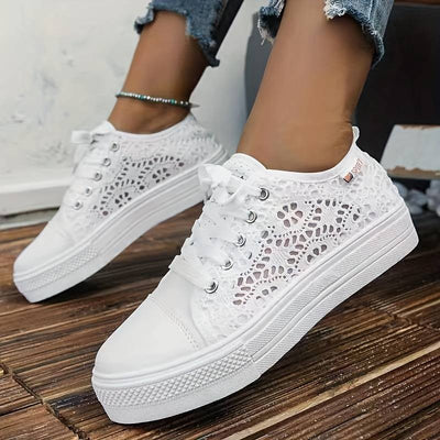 Schicke und luftige Spitzensneaker