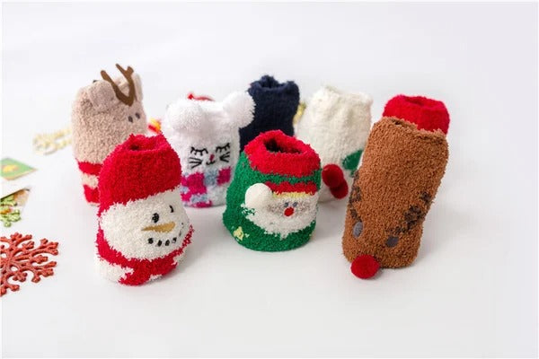Weihnachts-Socken im Geschenkbox-Design | Flauschige Haus- & Kuschelsocken | Universalgröße