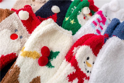 Weihnachts-Socken im Geschenkbox-Design | Flauschige Haus- & Kuschelsocken | Universalgröße
