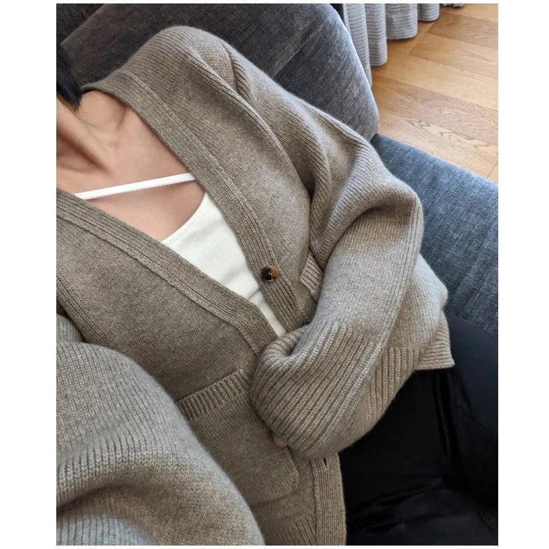 Elma | Klassische gestrickte Damenstrickjacke