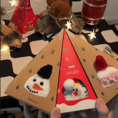 Weihnachts-Socken im Geschenkbox-Design | Flauschige Haus- & Kuschelsocken | Universalgröße