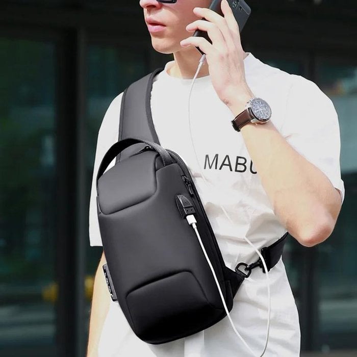 Anti-Diebstahl Tasche | USB-Ladeanschluss | Wasserfest & Passwortschloss