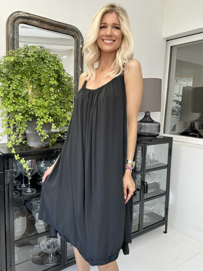 Ariel | Süßes Einfarbiges Kleid Mit Geflochtenen Trägern (1+1 GRATIS)