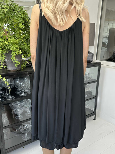 Ariel | Süßes Einfarbiges Kleid Mit Geflochtenen Trägern (1+1 GRATIS)
