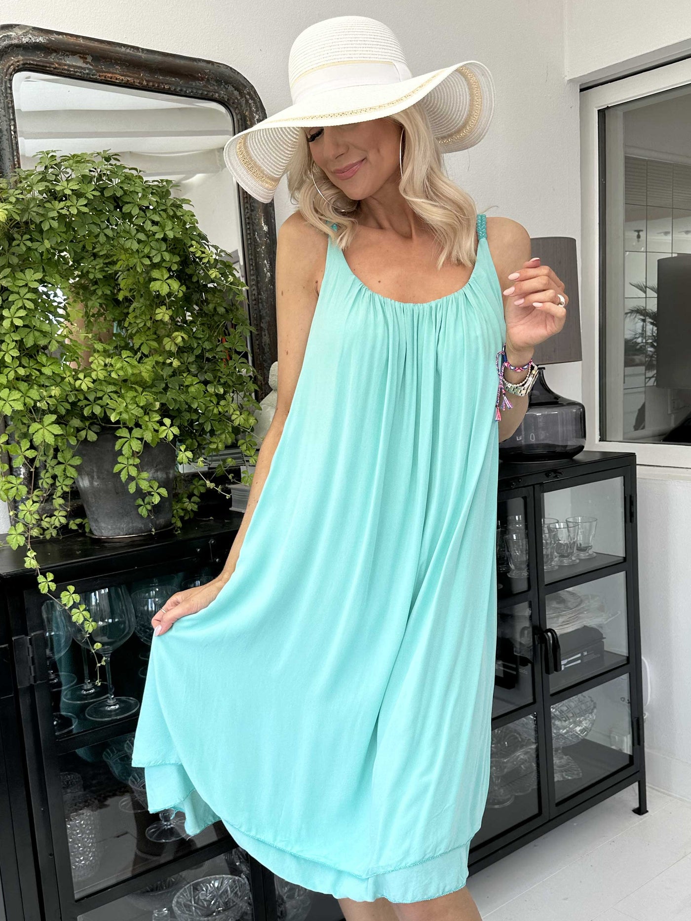 Ariel | Süßes Einfarbiges Kleid Mit Geflochtenen Trägern (1+1 GRATIS)