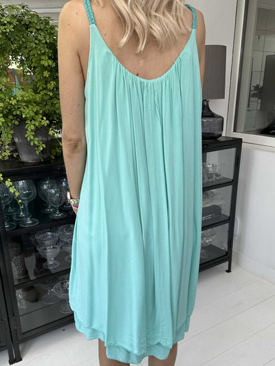 Ariel | Süßes Einfarbiges Kleid Mit Geflochtenen Trägern (1+1 GRATIS)