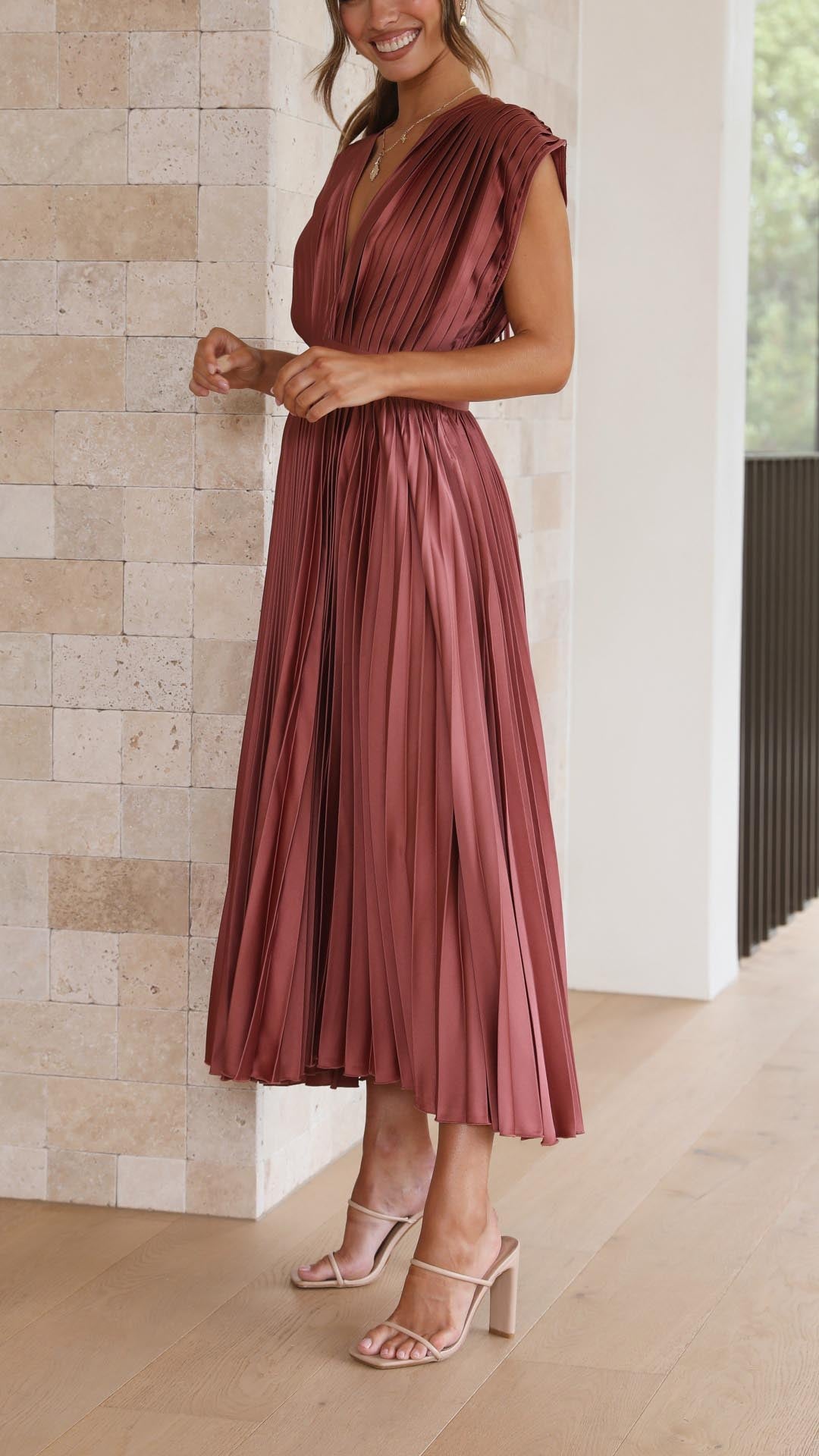 Maria | Elegantes & Raffiniertes Plisseekleid