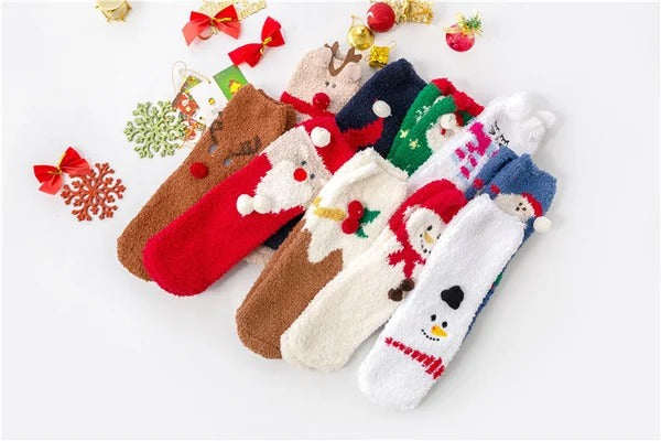 Weihnachts-Socken im Geschenkbox-Design | Flauschige Haus- & Kuschelsocken | Universalgröße