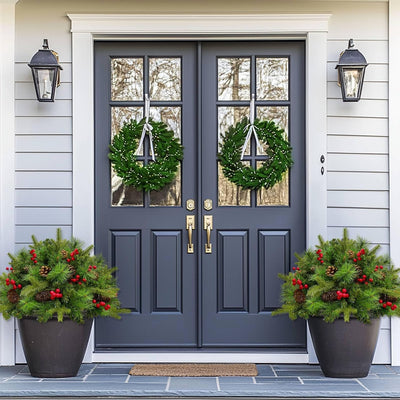 Weihnachtliche Urnen-Deko mit LED-Lichtern | Realistische Tannenzweige & Beeren | Innen- und Außenbereich