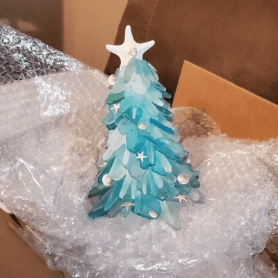Weihnachtsbaum aus Meerglas-Imitat | Handgefertigt | Blau-Grün-Türkis | Mit Muscheln & Seesternen