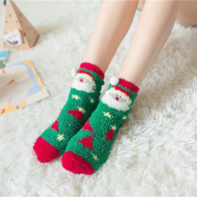 Weihnachts-Socken im Geschenkbox-Design | Flauschige Haus- & Kuschelsocken | Universalgröße