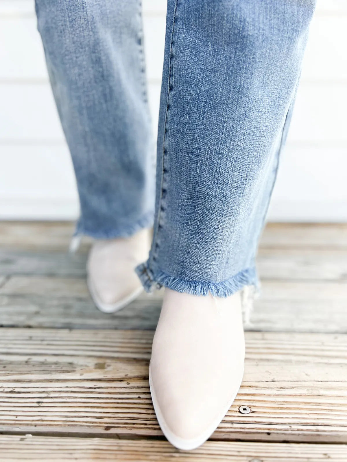 Damen Bootcut Jeans | Hohe Taille | Stretch Denim mit Fransen-Saum | Figurbetonte Passform