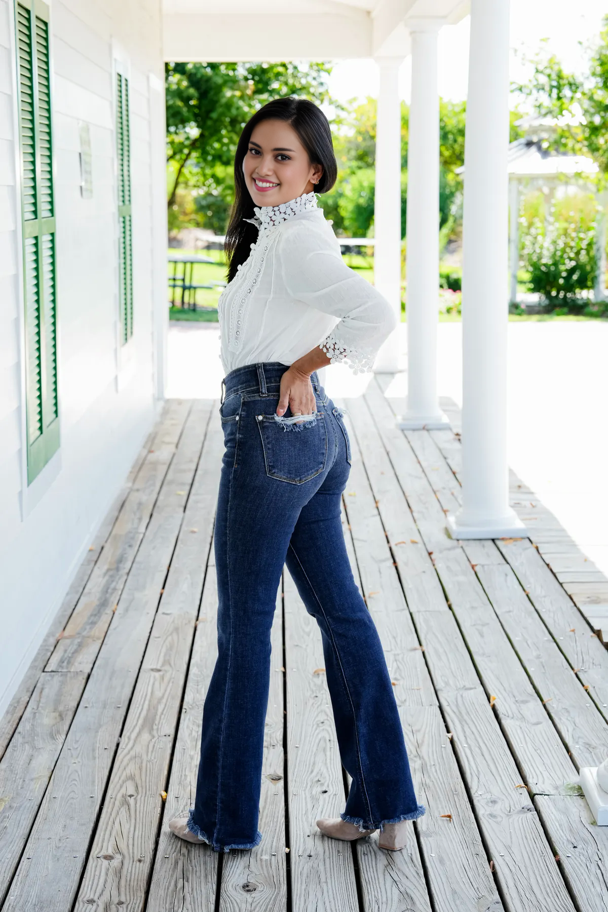 Damen Bootcut Jeans | Hohe Taille | Stretch Denim mit Fransen-Saum | Figurbetonte Passform