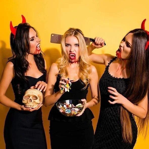 Halloween Vampirzähne mit automatischem Einzug | Realistische Eckzähne | Wiederverwendbare Cosplay-Prothese